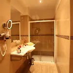 Wellness Zlata Lipa 호텔 데친