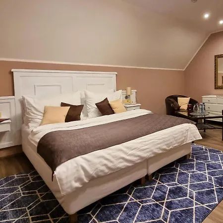 Отель Wellness Zlata Lipa 4*